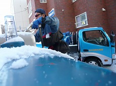 灯油タンクに灯油充填